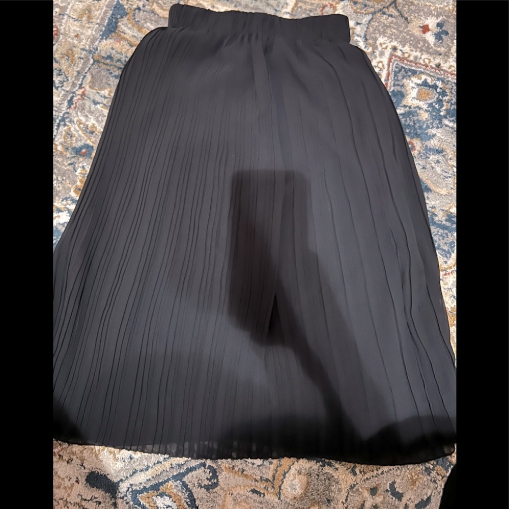 Zara navy pleated pull on skirt
